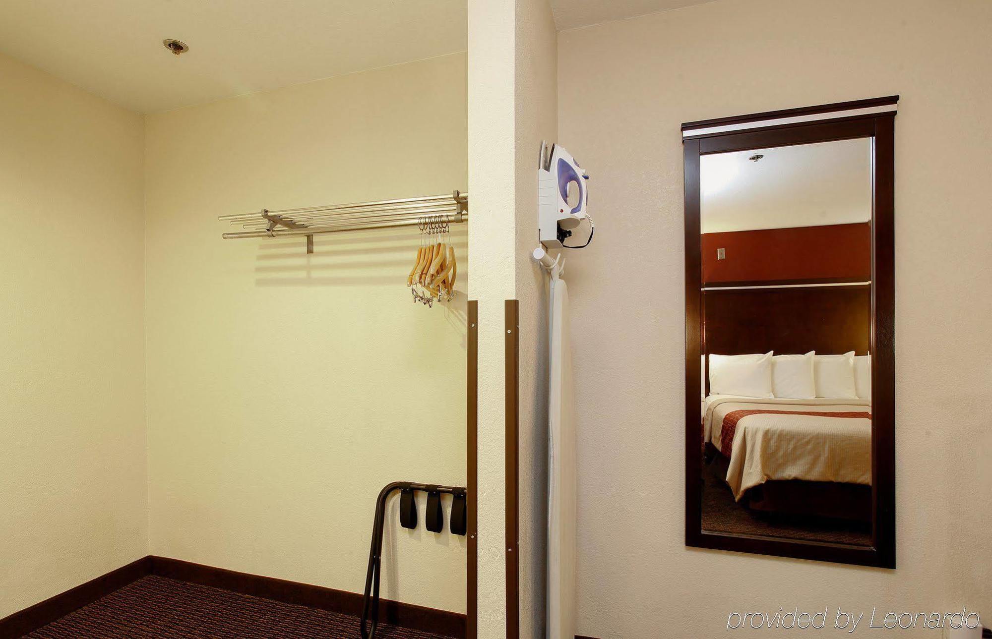 Ontario Airport Executive Inn Bagian luar foto