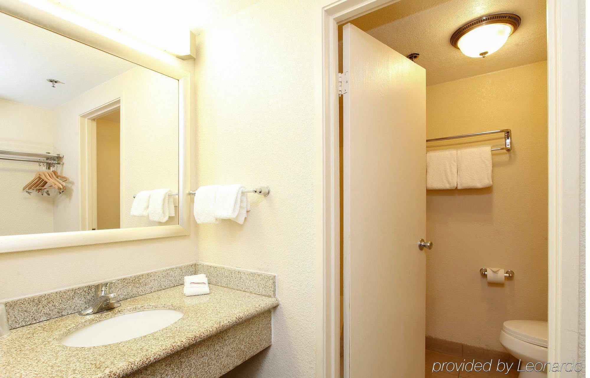 Ontario Airport Executive Inn Bagian luar foto